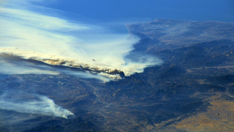 Illustration for article titled Southern California Fires Incredible Photos From Space